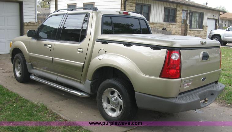 image for item H8666 2002 Ford Explorer Sport Track SUV