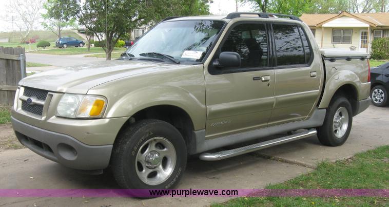 image for item H8666 2002 Ford Explorer Sport Track SUV