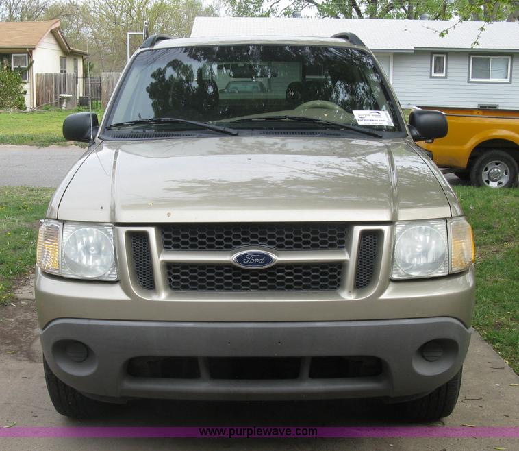 image for item H8666 2002 Ford Explorer Sport Track SUV