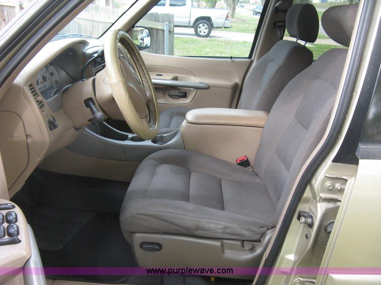 image for item H8666 2002 Ford Explorer Sport Track SUV