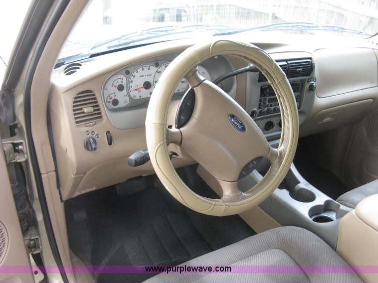 image for item H8666 2002 Ford Explorer Sport Track SUV