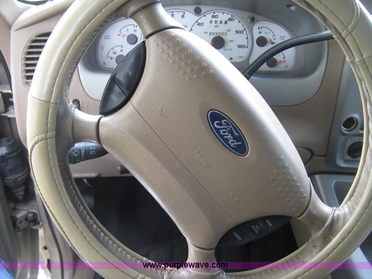 image for item H8666 2002 Ford Explorer Sport Track SUV