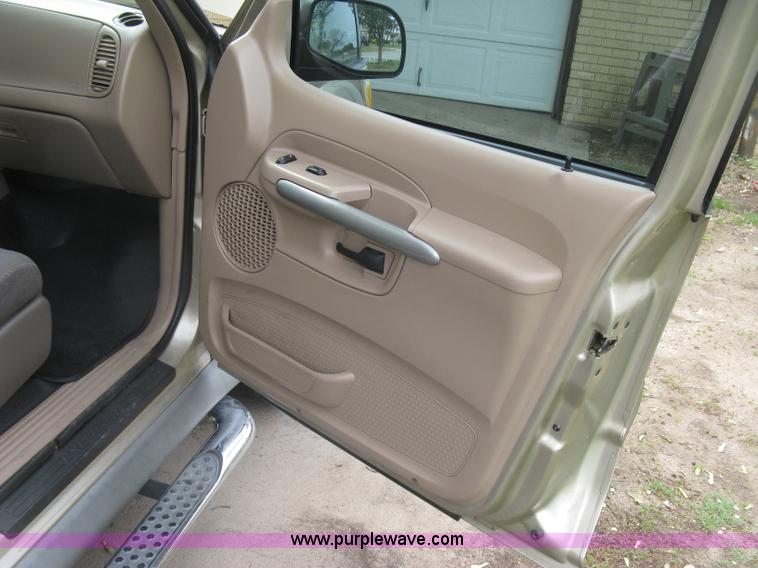 image for item H8666 2002 Ford Explorer Sport Track SUV