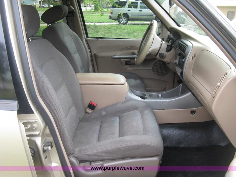 image for item H8666 2002 Ford Explorer Sport Track SUV