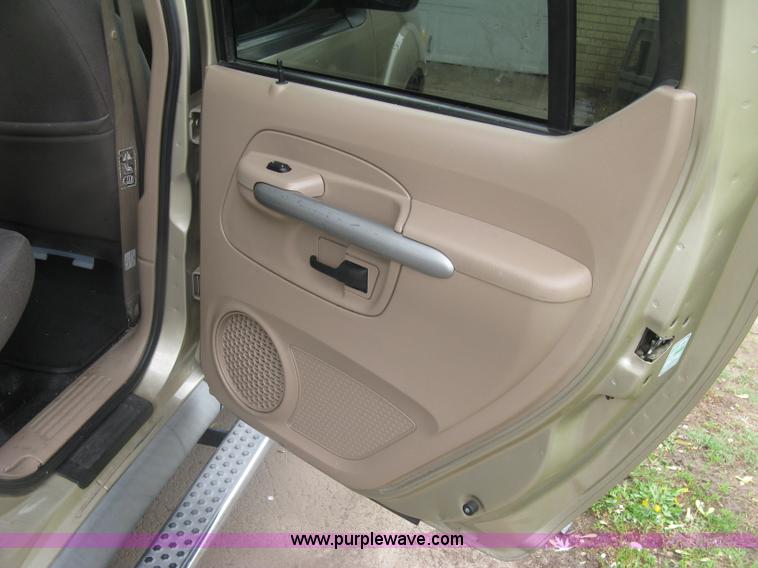 image for item H8666 2002 Ford Explorer Sport Track SUV