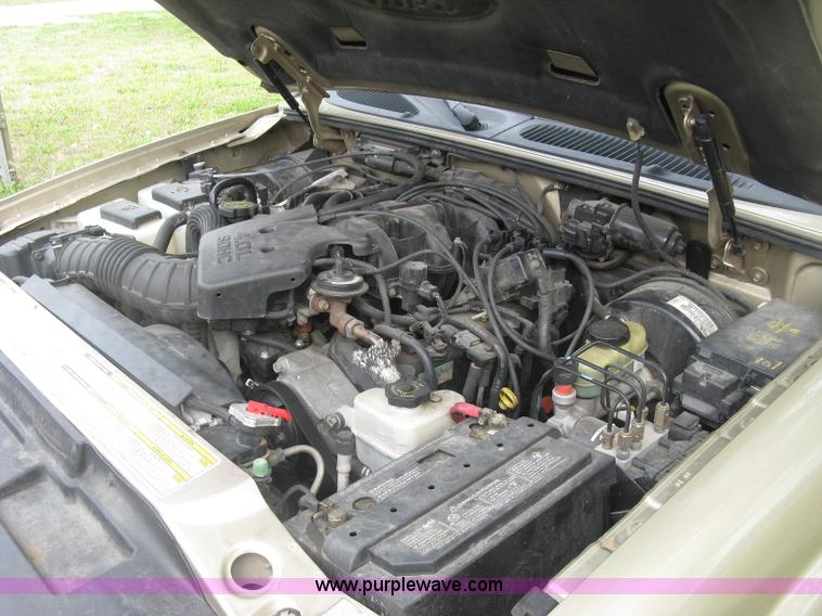 image for item H8666 2002 Ford Explorer Sport Track SUV