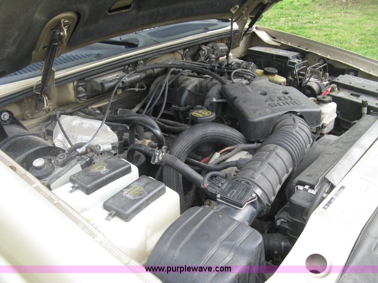 image for item H8666 2002 Ford Explorer Sport Track SUV