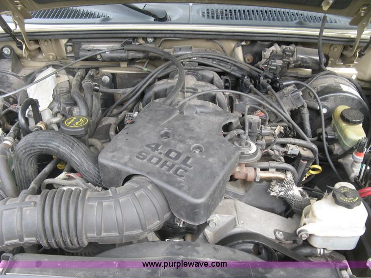 image for item H8666 2002 Ford Explorer Sport Track SUV