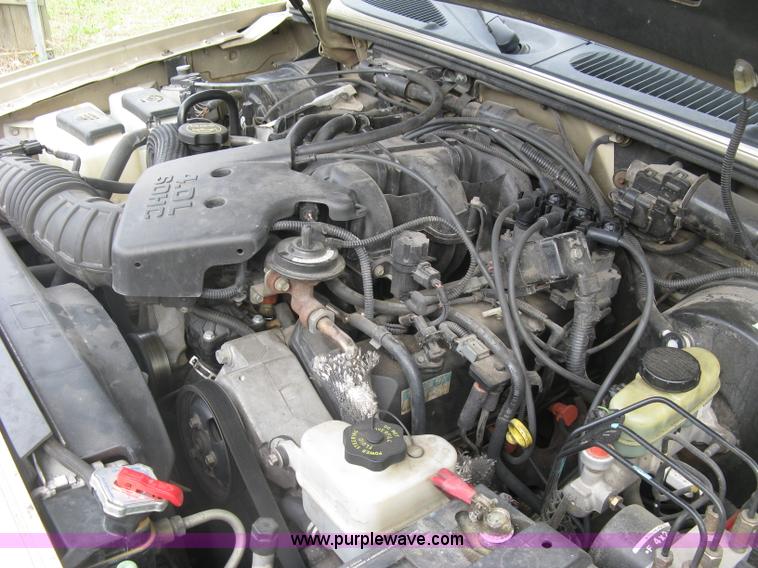 image for item H8666 2002 Ford Explorer Sport Track SUV