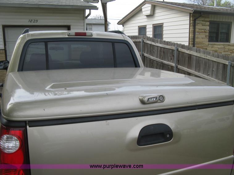 image for item H8666 2002 Ford Explorer Sport Track SUV