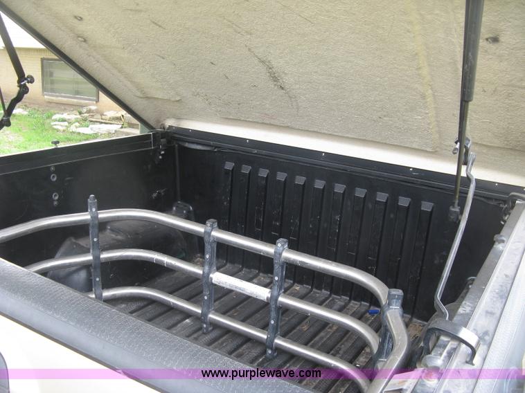 image for item H8666 2002 Ford Explorer Sport Track SUV