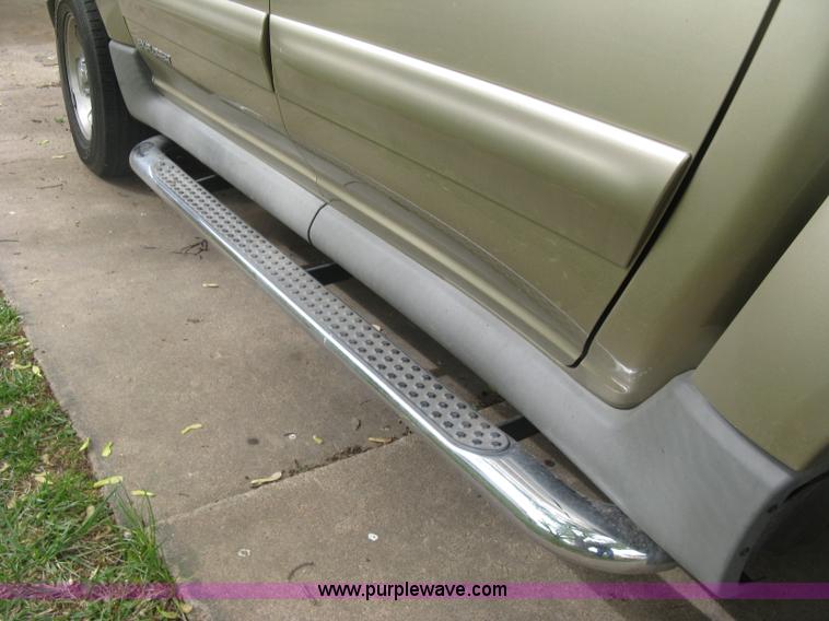 image for item H8666 2002 Ford Explorer Sport Track SUV