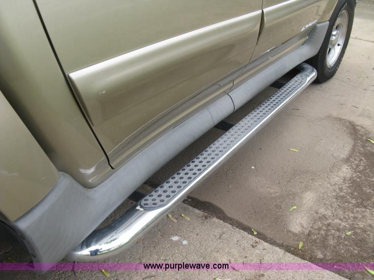 image for item H8666 2002 Ford Explorer Sport Track SUV