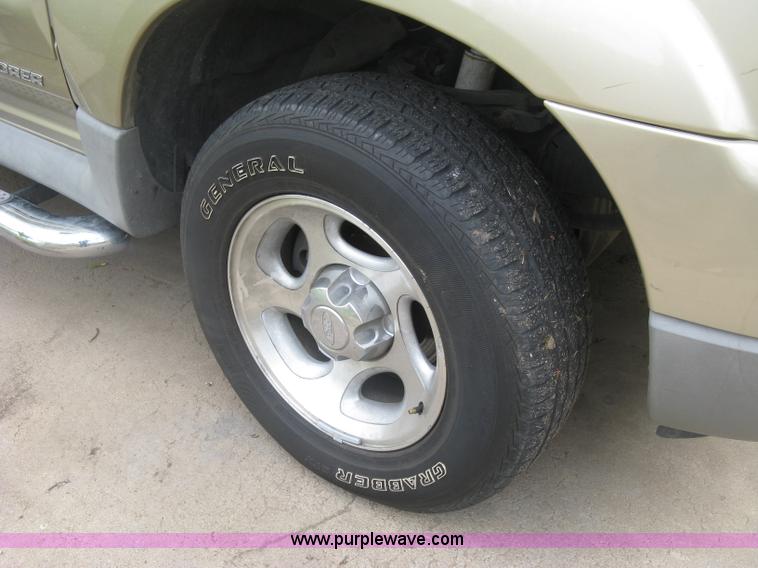 image for item H8666 2002 Ford Explorer Sport Track SUV