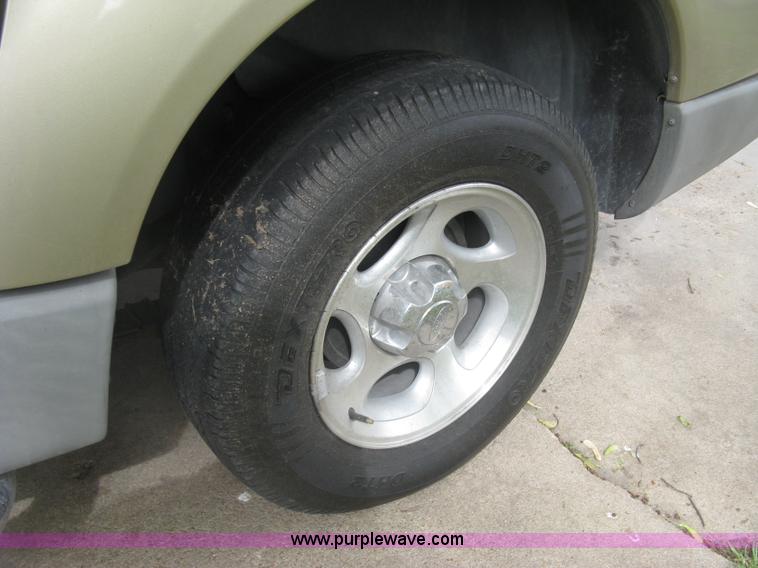 image for item H8666 2002 Ford Explorer Sport Track SUV