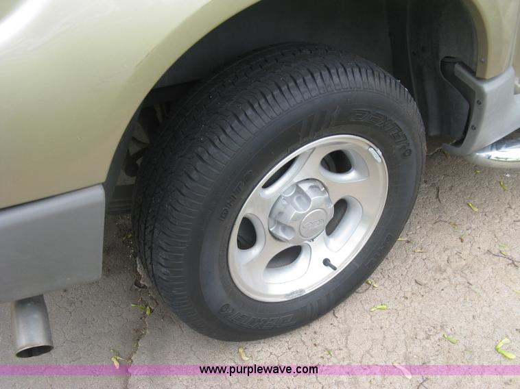 image for item H8666 2002 Ford Explorer Sport Track SUV