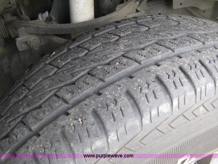 image for item H8666 2002 Ford Explorer Sport Track SUV