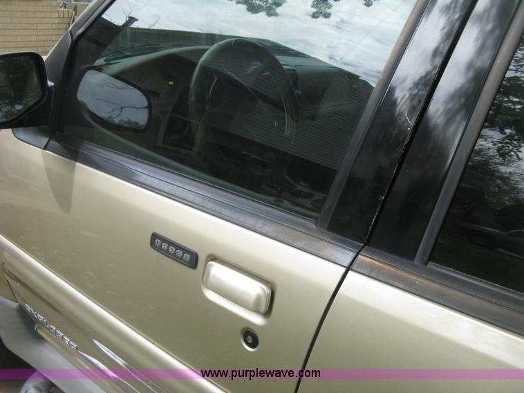 image for item H8666 2002 Ford Explorer Sport Track SUV