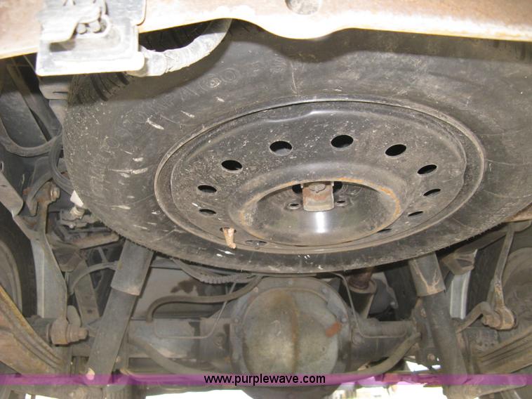 image for item H8666 2002 Ford Explorer Sport Track SUV