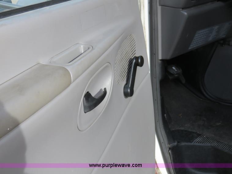 image for item I2291 1998 Ford Econoline E350 box truck