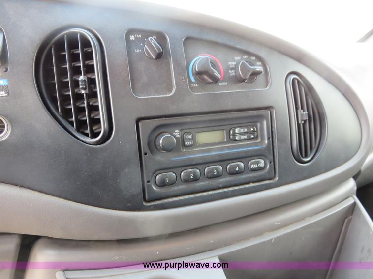 image for item I2291 1998 Ford Econoline E350 box truck