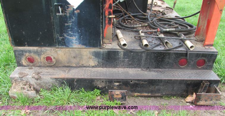 image for item I3057 Lube truck bed