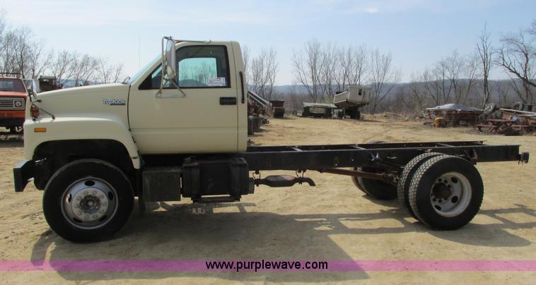 image for item I3759 1996 GMC TopKick truck cab and chassis