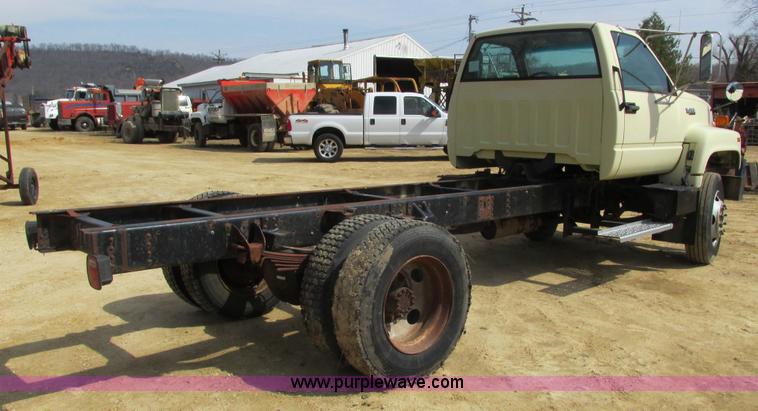image for item I3759 1996 GMC TopKick truck cab and chassis