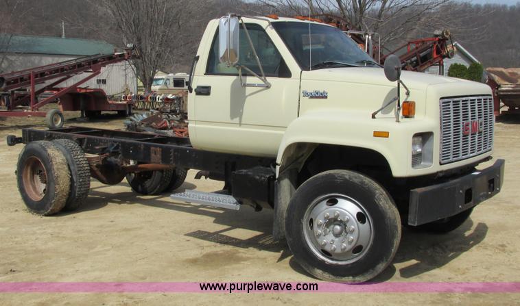 image for item I3759 1996 GMC TopKick truck cab and chassis