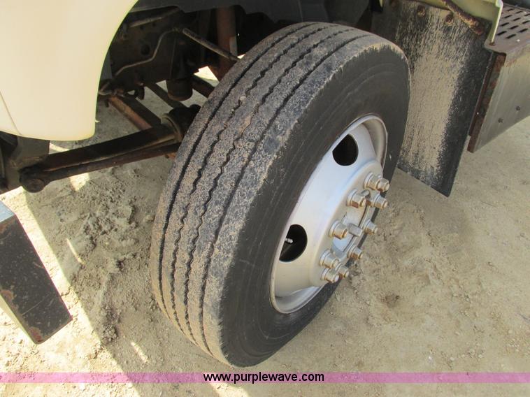 image for item I3759 1996 GMC TopKick truck cab and chassis