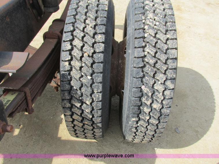 image for item I3759 1996 GMC TopKick truck cab and chassis