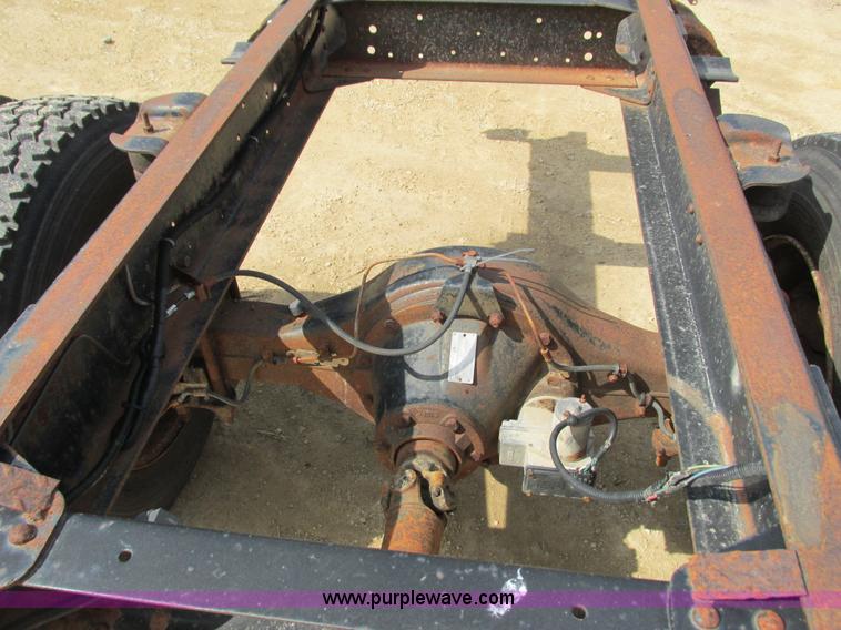 image for item I3759 1996 GMC TopKick truck cab and chassis