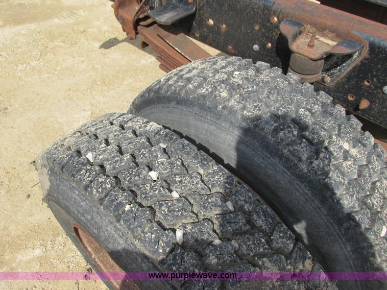 image for item I3759 1996 GMC TopKick truck cab and chassis