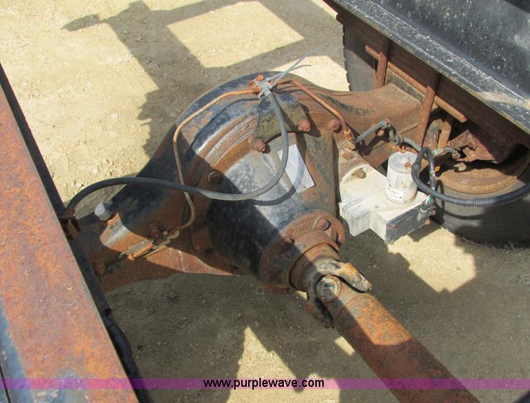 image for item I3759 1996 GMC TopKick truck cab and chassis