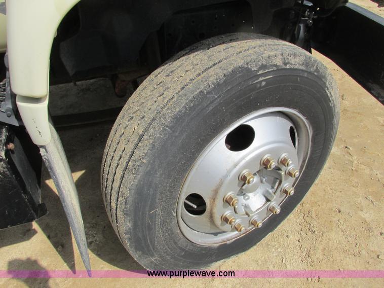 image for item I3759 1996 GMC TopKick truck cab and chassis