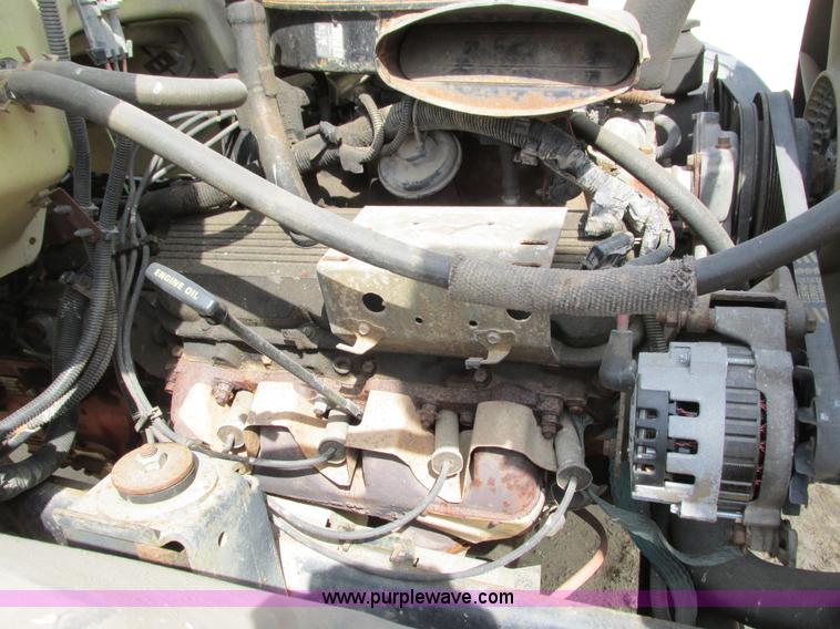 image for item I3759 1996 GMC TopKick truck cab and chassis