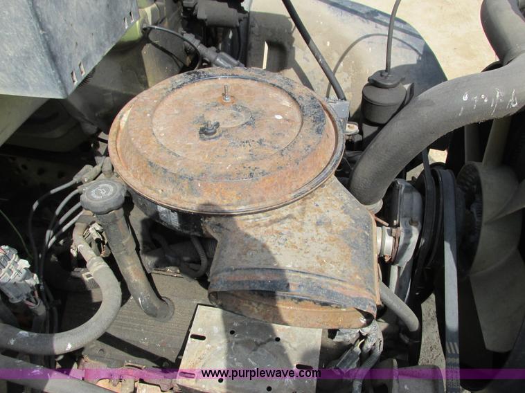 image for item I3759 1996 GMC TopKick truck cab and chassis