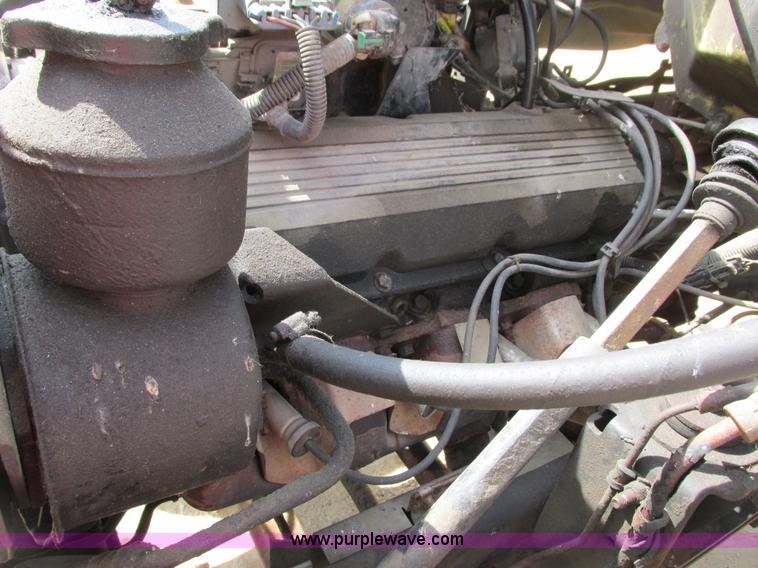 image for item I3759 1996 GMC TopKick truck cab and chassis