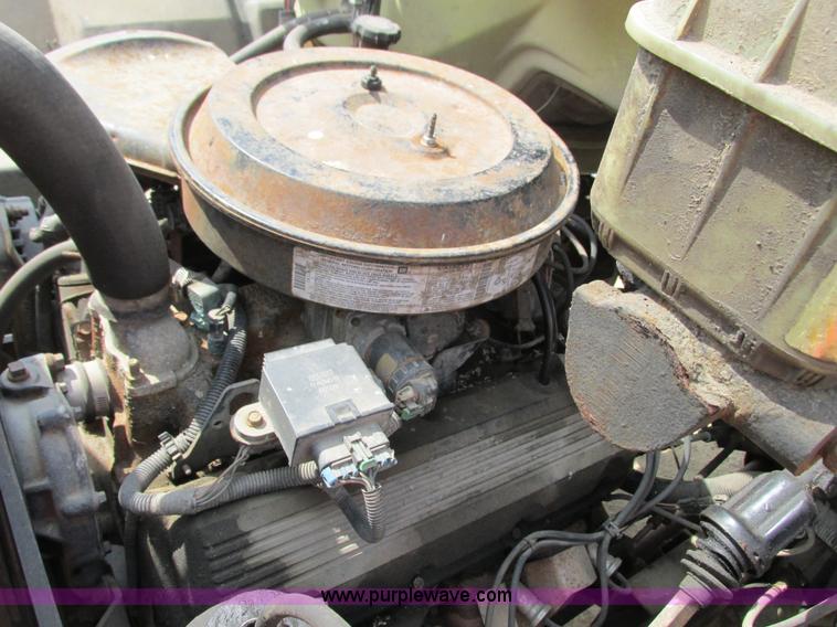 image for item I3759 1996 GMC TopKick truck cab and chassis