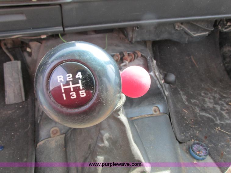 image for item I3759 1996 GMC TopKick truck cab and chassis