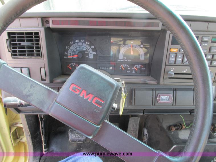 image for item I3759 1996 GMC TopKick truck cab and chassis