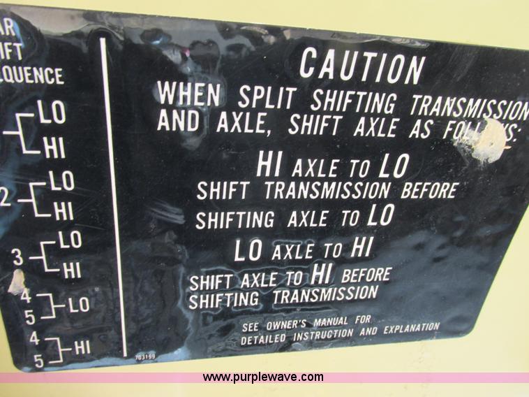 image for item I3759 1996 GMC TopKick truck cab and chassis