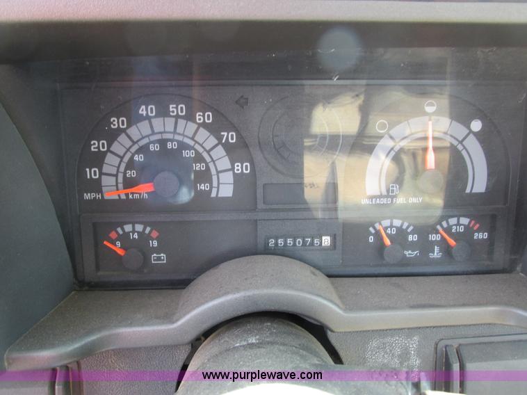 image for item I3759 1996 GMC TopKick truck cab and chassis