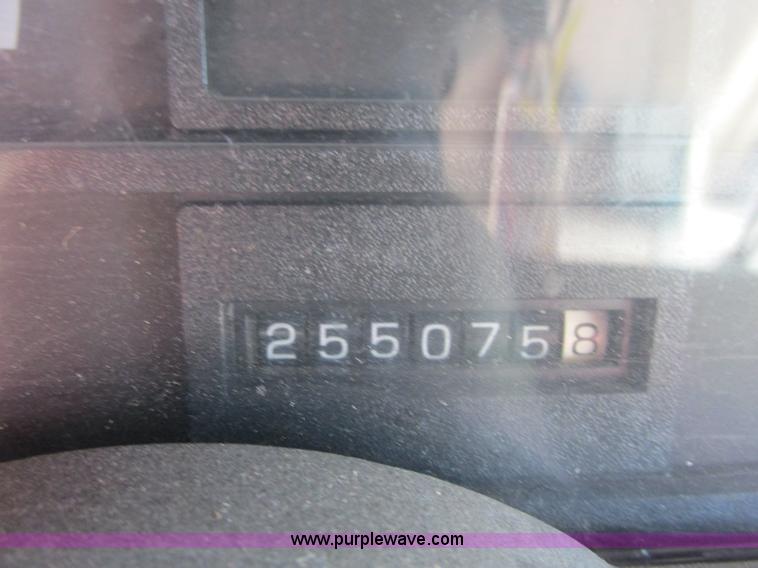 image for item I3759 1996 GMC TopKick truck cab and chassis