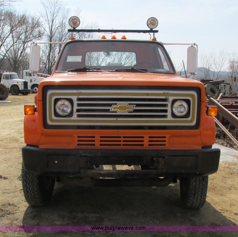 image for item I3760 1985 Chevrolet Kodiak C70 truck cab and chassis