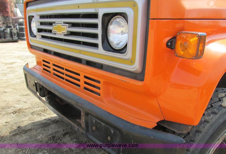 image for item I3760 1985 Chevrolet Kodiak C70 truck cab and chassis