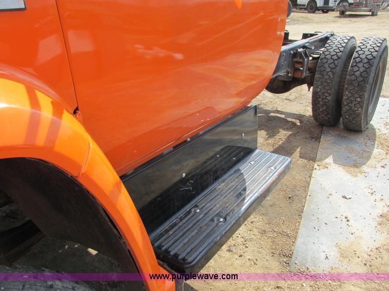 image for item I3760 1985 Chevrolet Kodiak C70 truck cab and chassis