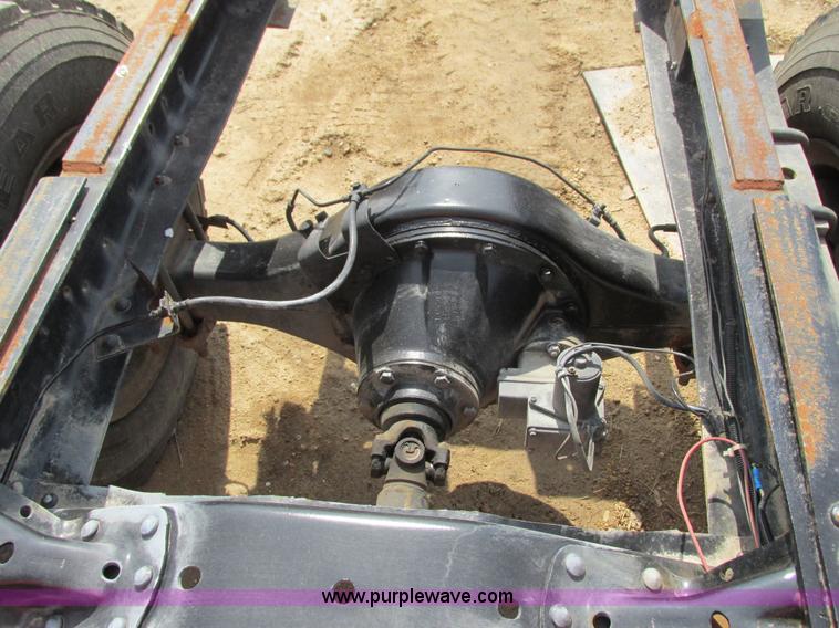 image for item I3760 1985 Chevrolet Kodiak C70 truck cab and chassis
