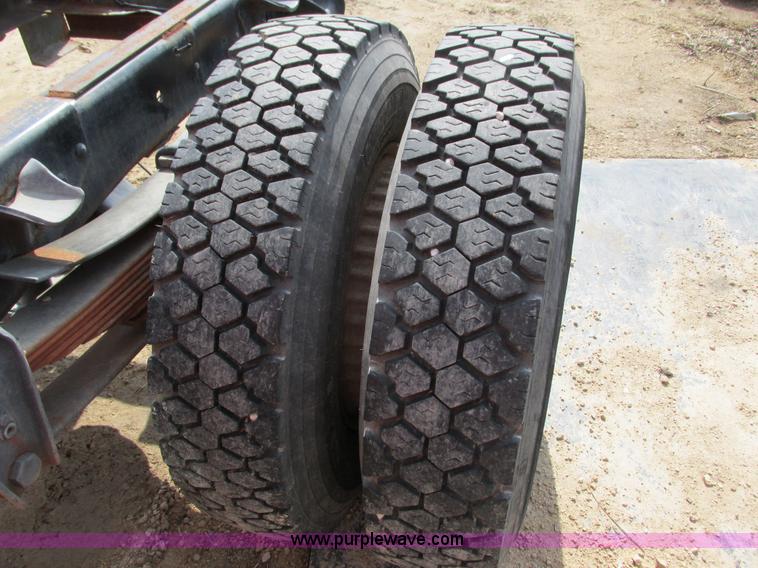 image for item I3760 1985 Chevrolet Kodiak C70 truck cab and chassis