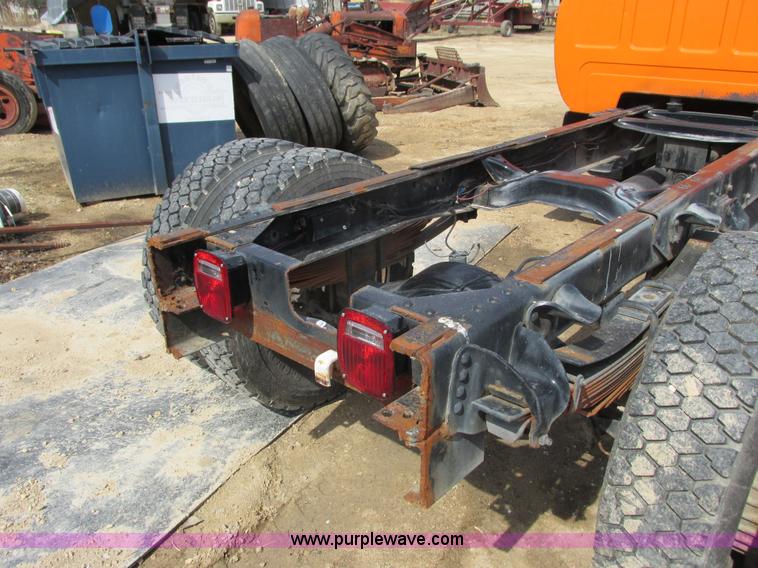 image for item I3760 1985 Chevrolet Kodiak C70 truck cab and chassis